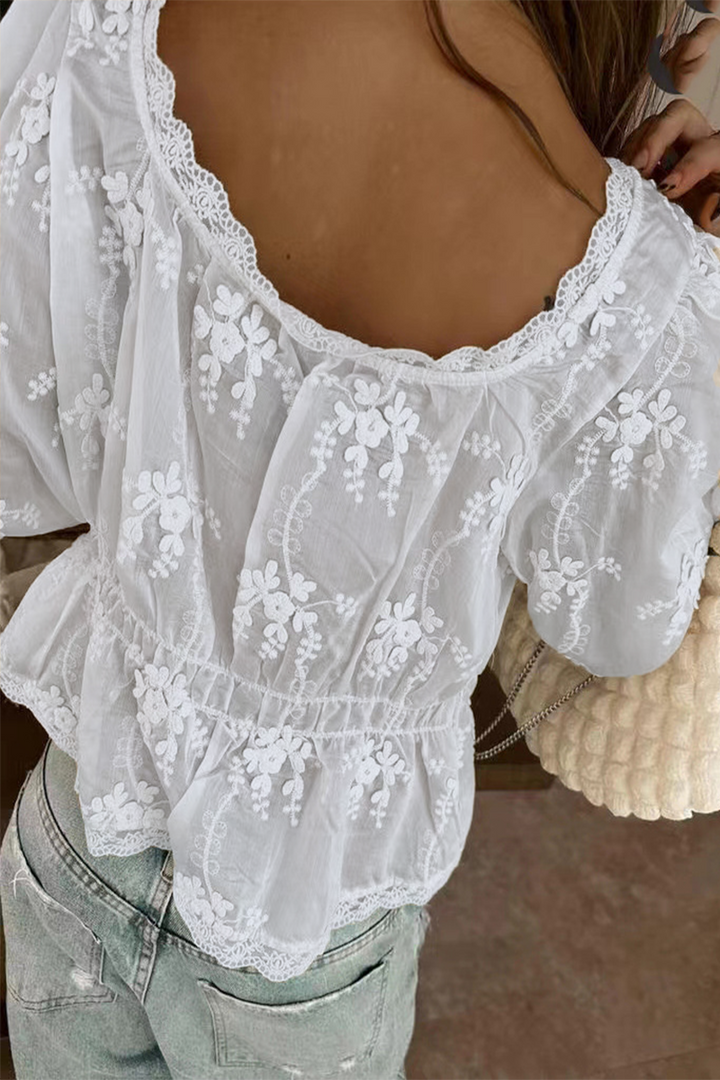 Rebecca | Dames blouse met geborduurd patroon striksluiting