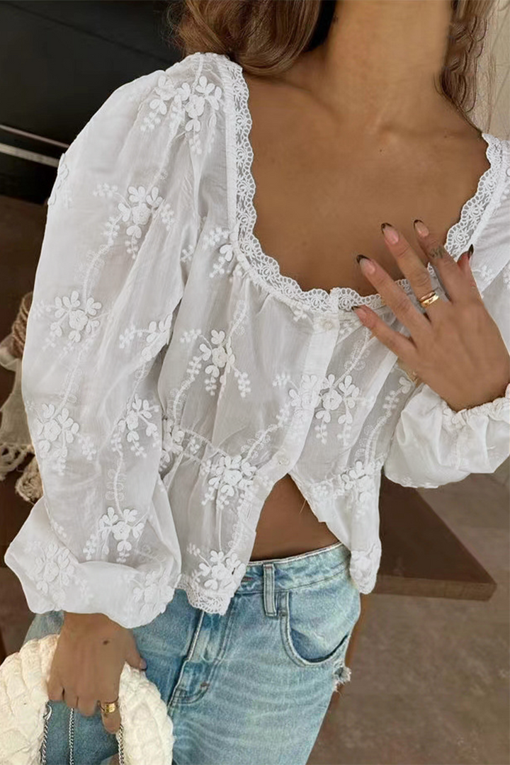 Rebecca | Dames blouse met geborduurd patroon striksluiting