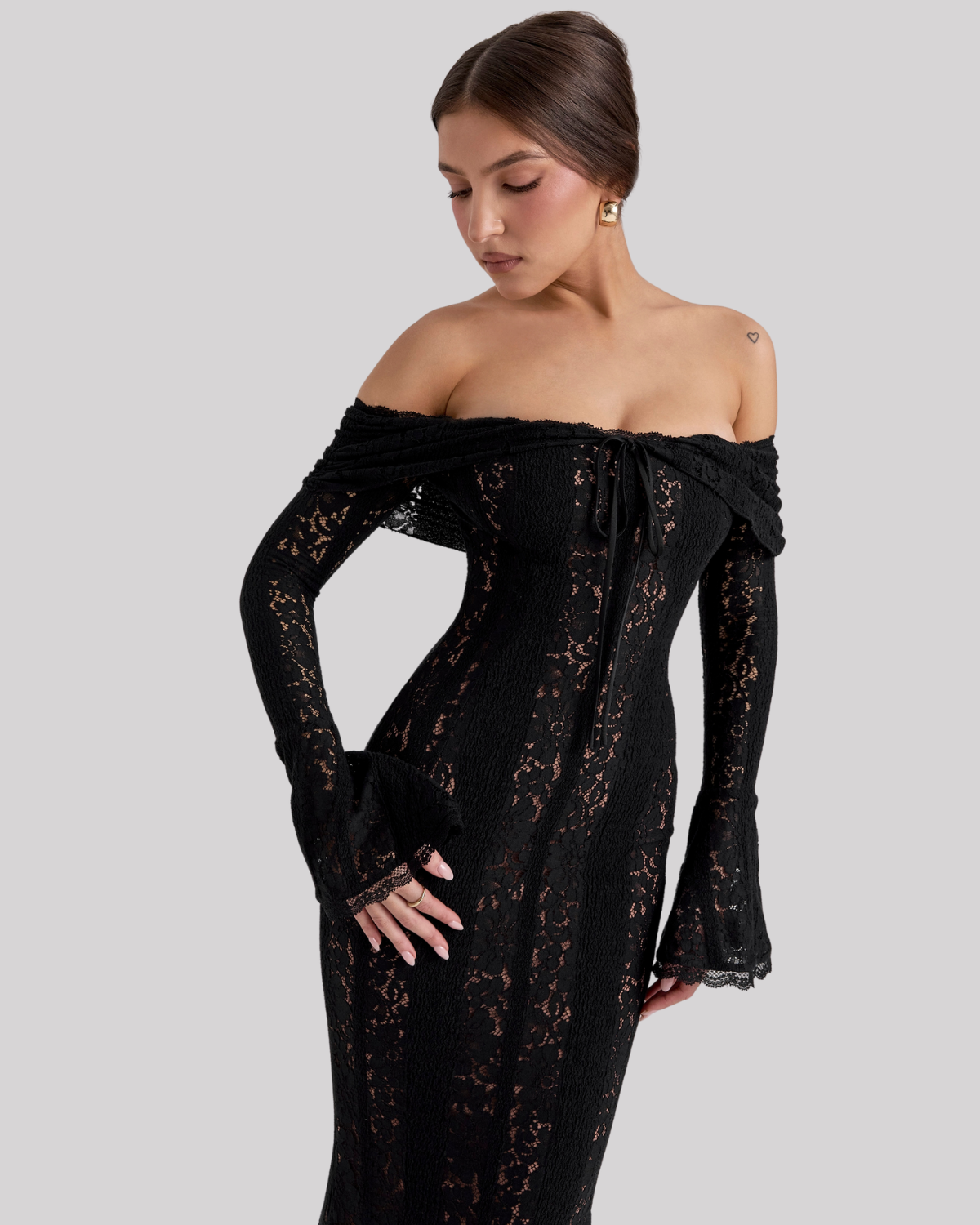 Suus | Luxe Off-Shoulder Maxi Jurk van Kant