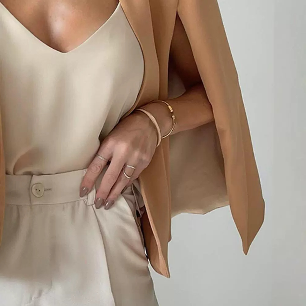Sadie | Damesjas met sjaal en kraagloos ontwerp