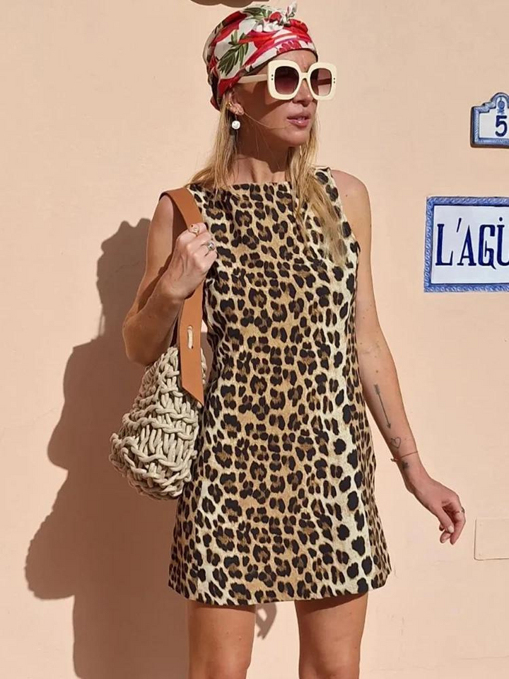 Lacey | Dames mini jurk met panterprint hoge halslijn