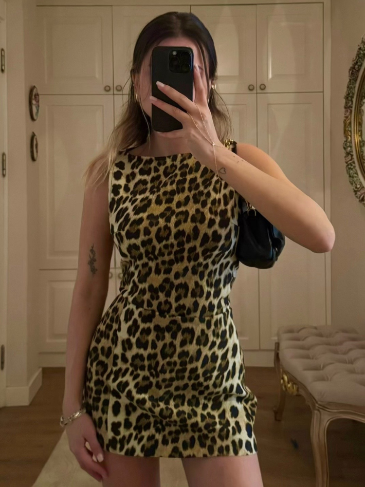 Lacey | Dames mini jurk met panterprint hoge halslijn