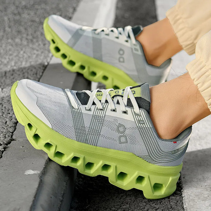 Freja | Damsneakers med snörning och ventilerad ovandel