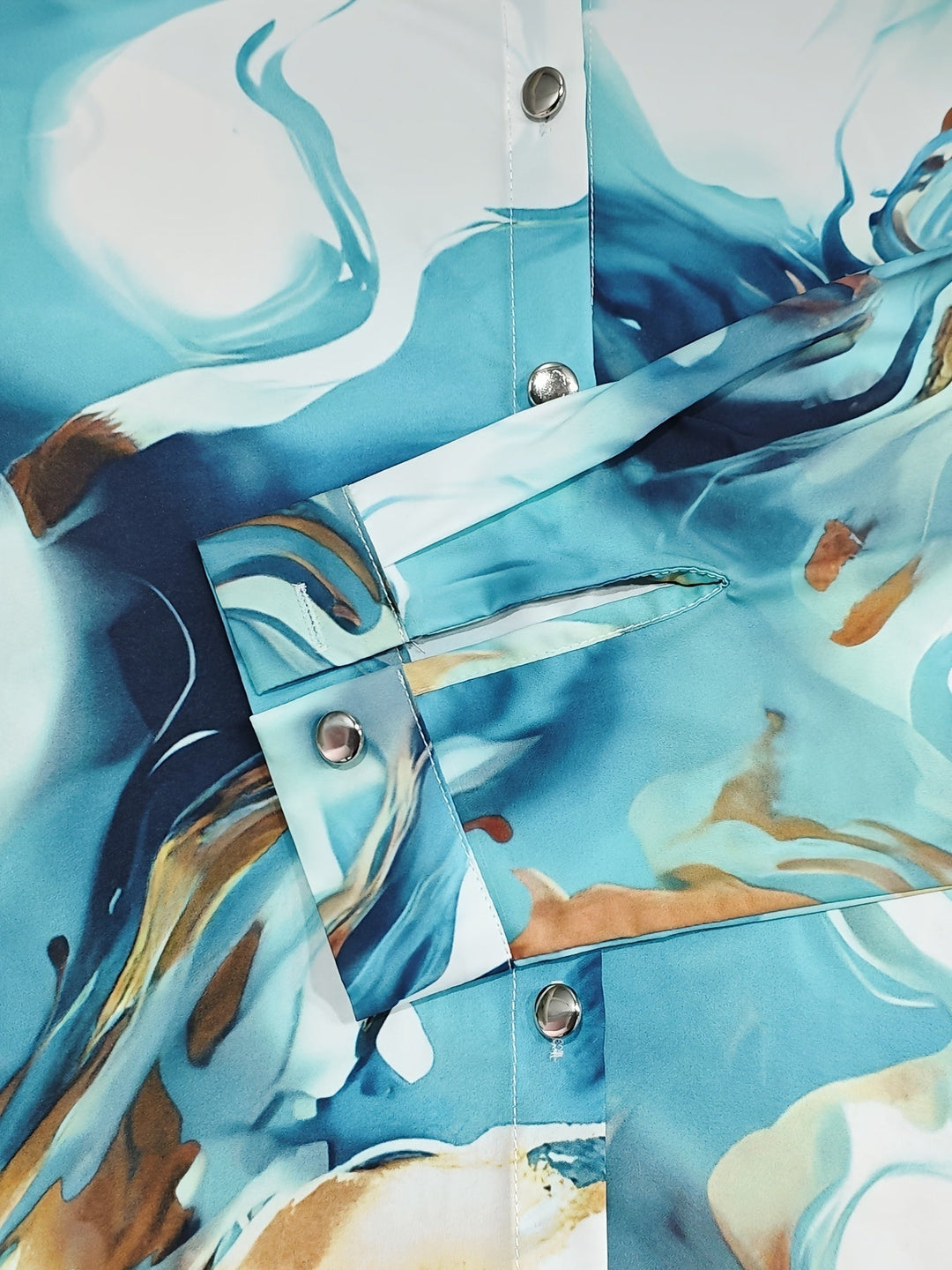 Adelina | Dames blouse met abstracte print en knoopsluiting