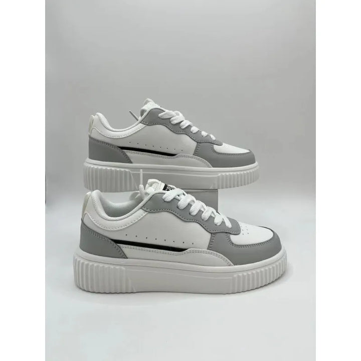 Aura | Damessneakers met vetersluiting en platformzool