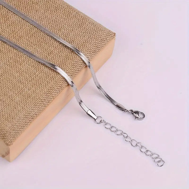 Loreto | Herringbone Ketting Goudkleurig – Minimalistisch & Chic