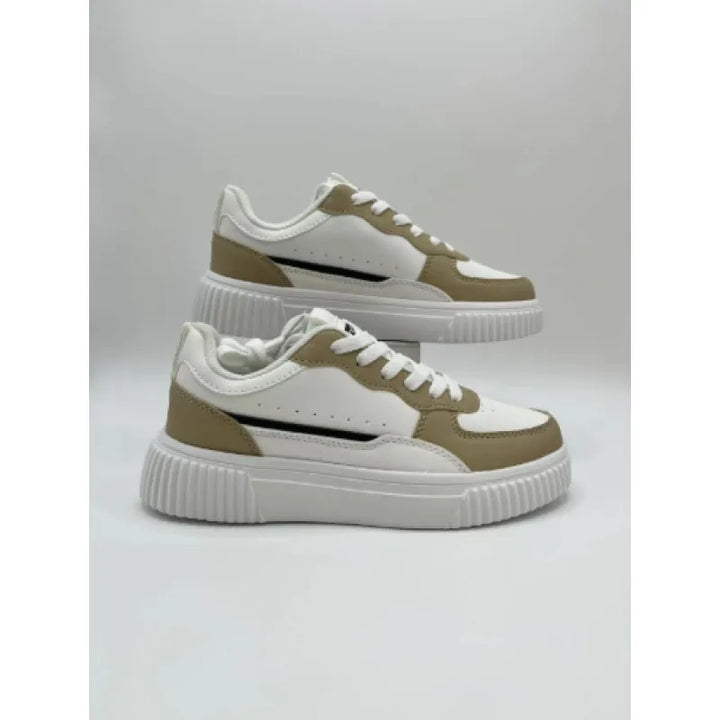 Aura | Damessneakers met vetersluiting en platformzool