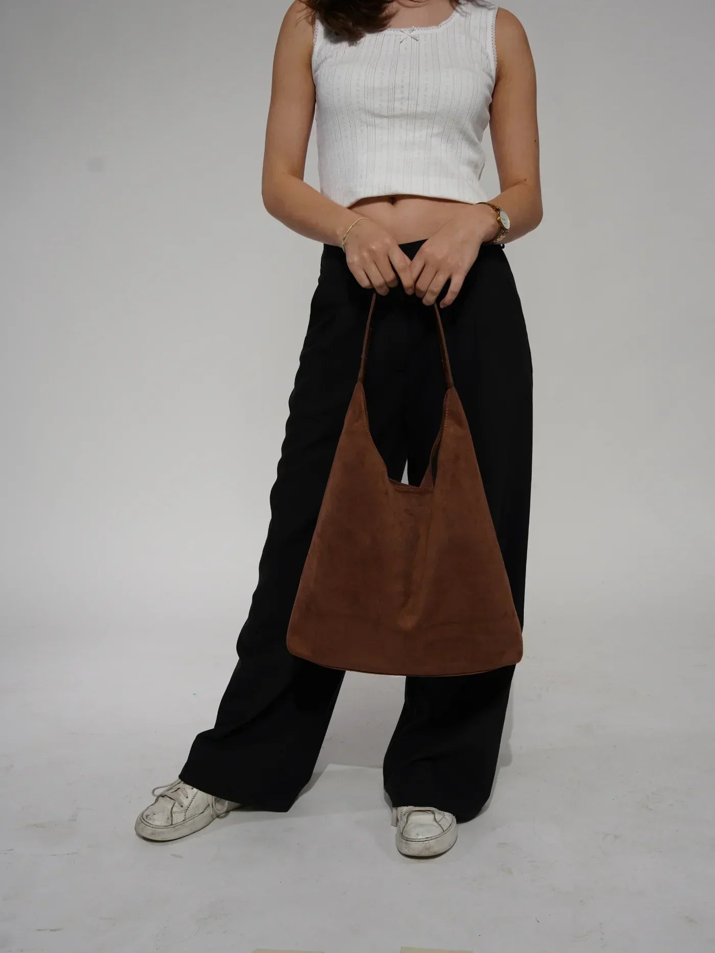 Ava___Dames_Schoudertas_-_Zwart_Suede__Stijlvol_en_Praktisch_5.jpg