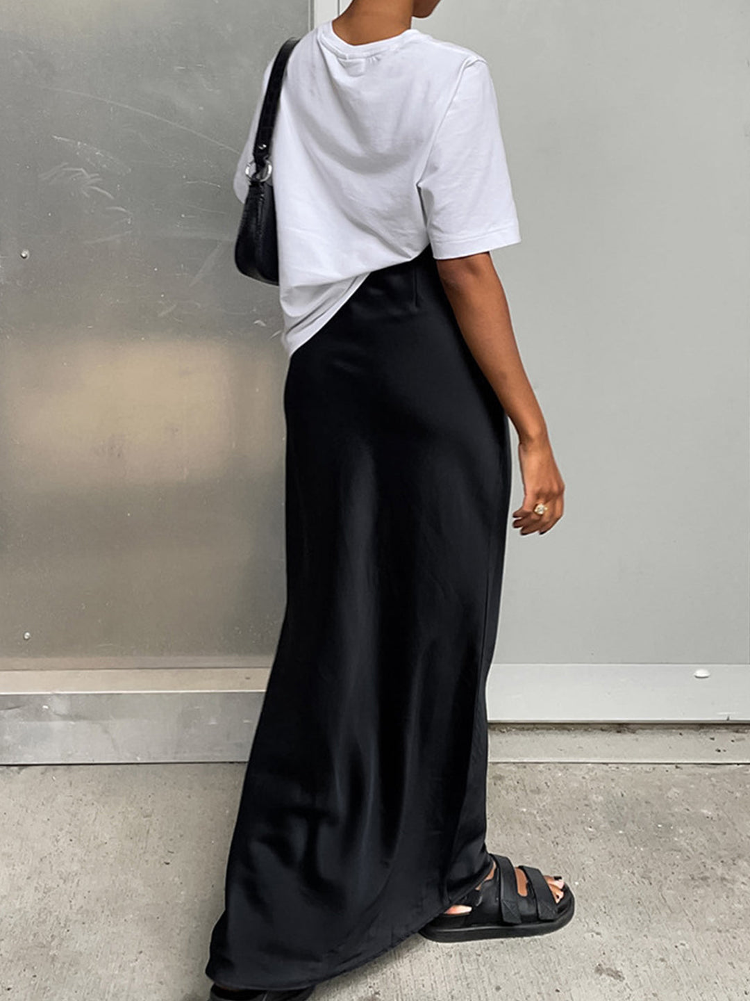 Milou | Dames satijnen maxi rok zwart – elegante aansluitende pasvorm