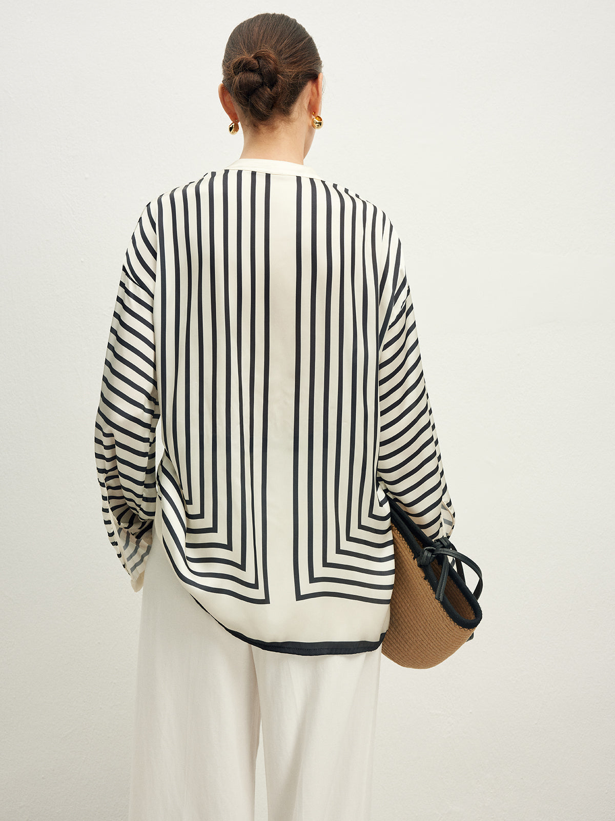 Loran | Elegante Satijnen Gestreepte Blouse