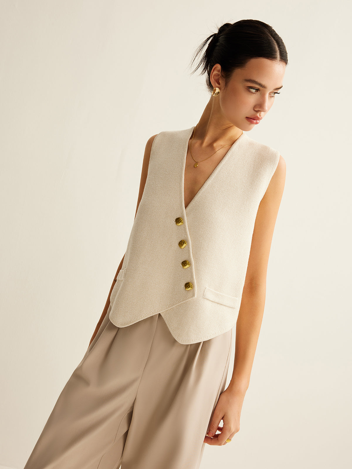 Chaya | Gebreid Asymmetrisch Vest voor Dames met Stijlvolle Knopen