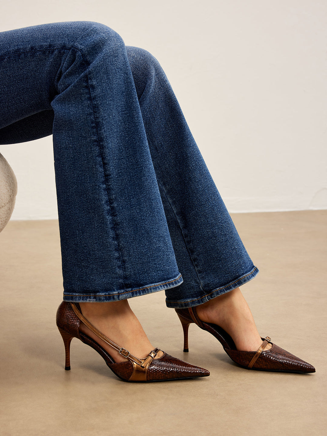 Janelle | Dames pumps met gesp puntneus