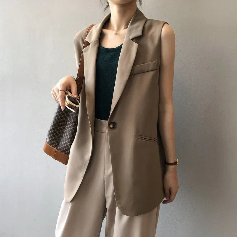 Beige-mouwloze-blazer-mexie-mode-2.webp