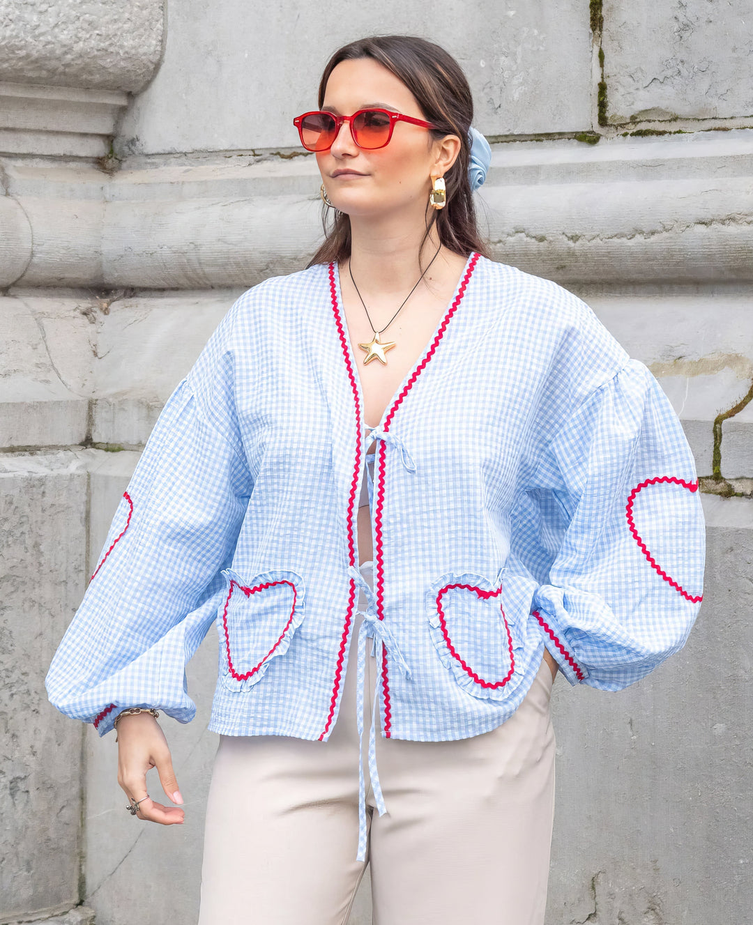 Esther | Dames zomertop met hartjesprint en knoopsluiting