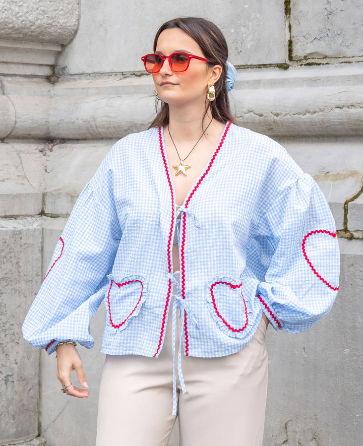 Esther | Dames zomertop met hartjesprint en knoopsluiting
