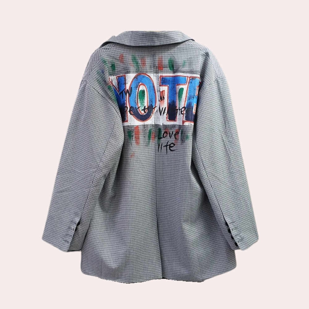 Alma | Dames blazer met graffiti print en knoopsluiting