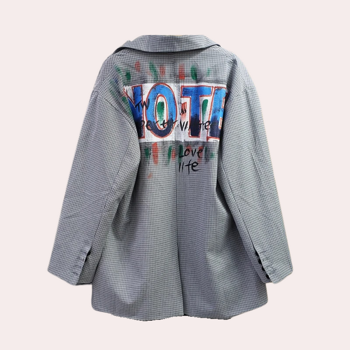 Alma | Dames blazer met graffiti print en knoopsluiting