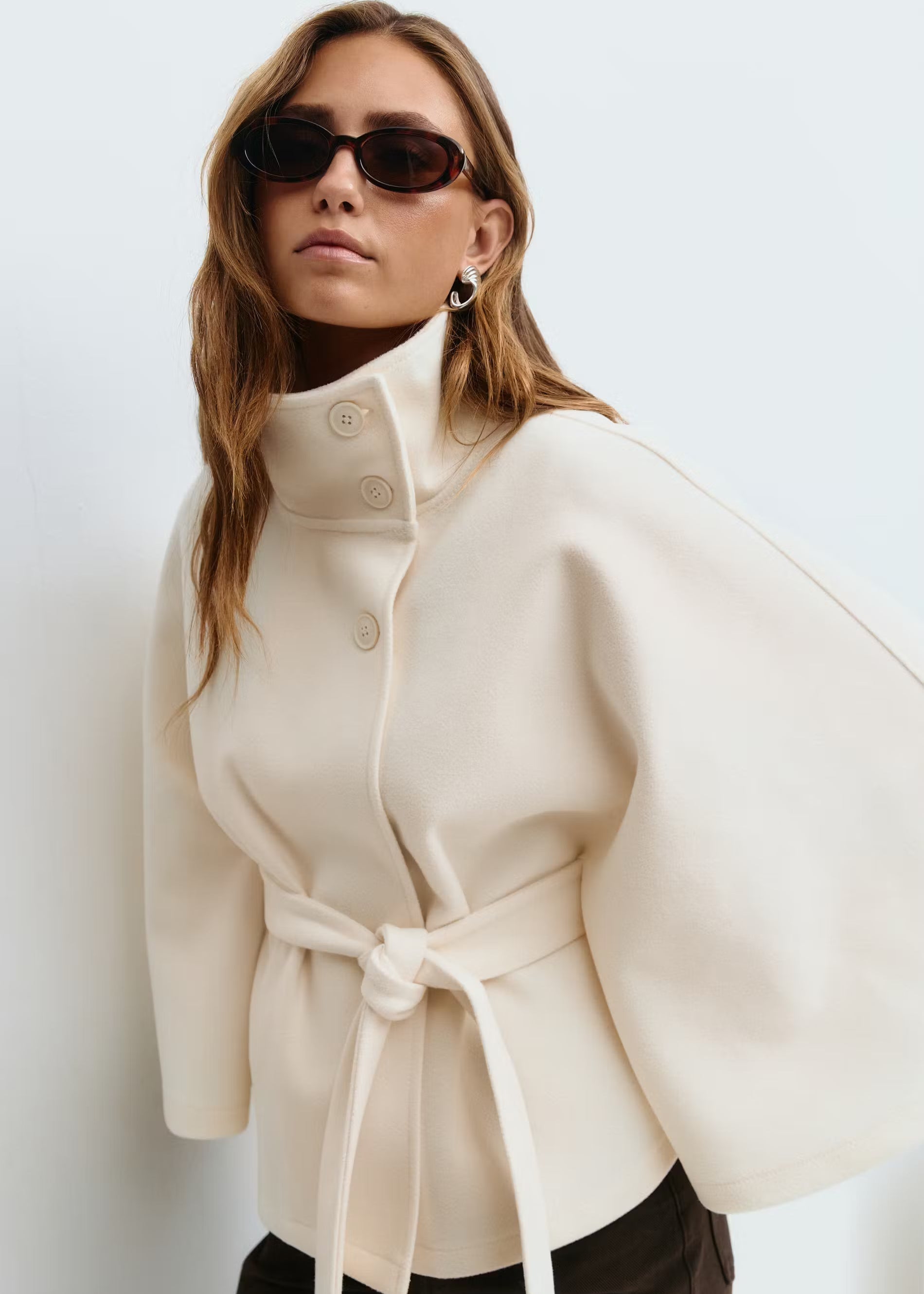 Clara___Dames_Winterjas_-_Elegante_Cape_met_Hoge_Kraag_en_Strikceintuur_0.jpg