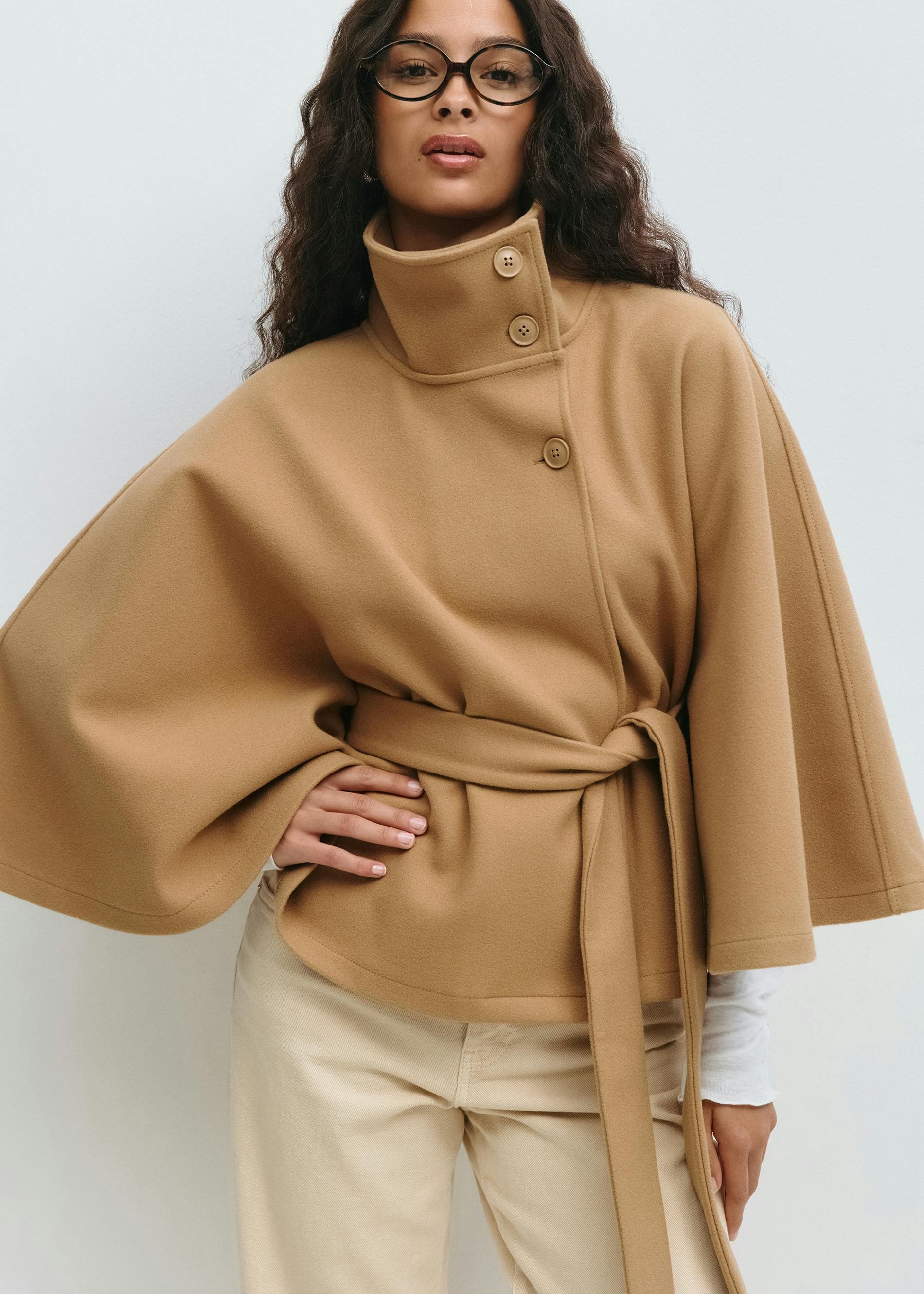 Aria | Elegante Cape Winterjas Dames - Hoge Kraag en Strik Ceintuur