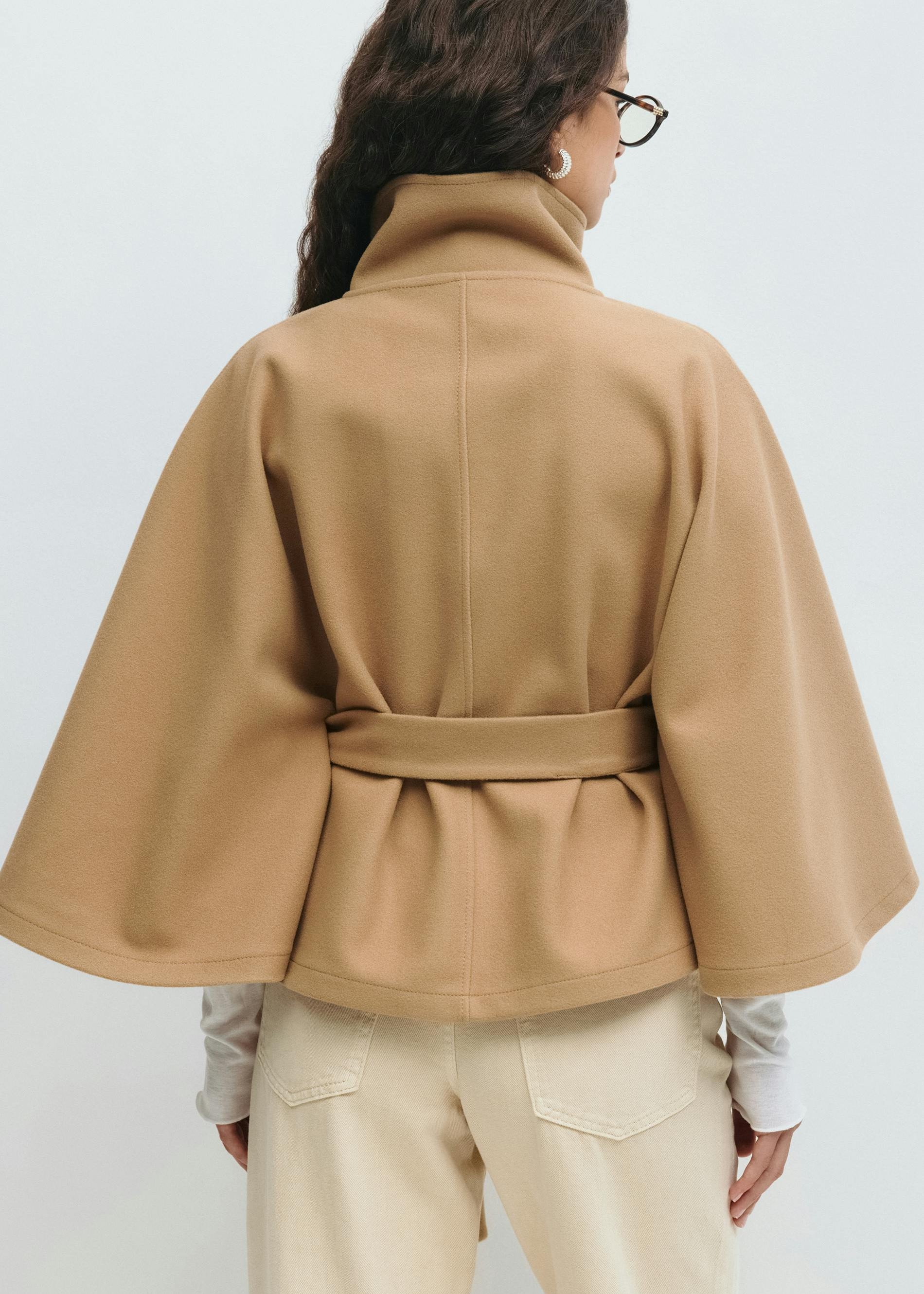 Clara___Dames_Winterjas_-_Elegante_Cape_met_Hoge_Kraag_en_Strikceintuur_8.jpg