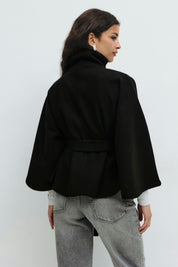 Aria | Elegante Cape Winterjas Dames - Hoge Kraag en Strik Ceintuur
