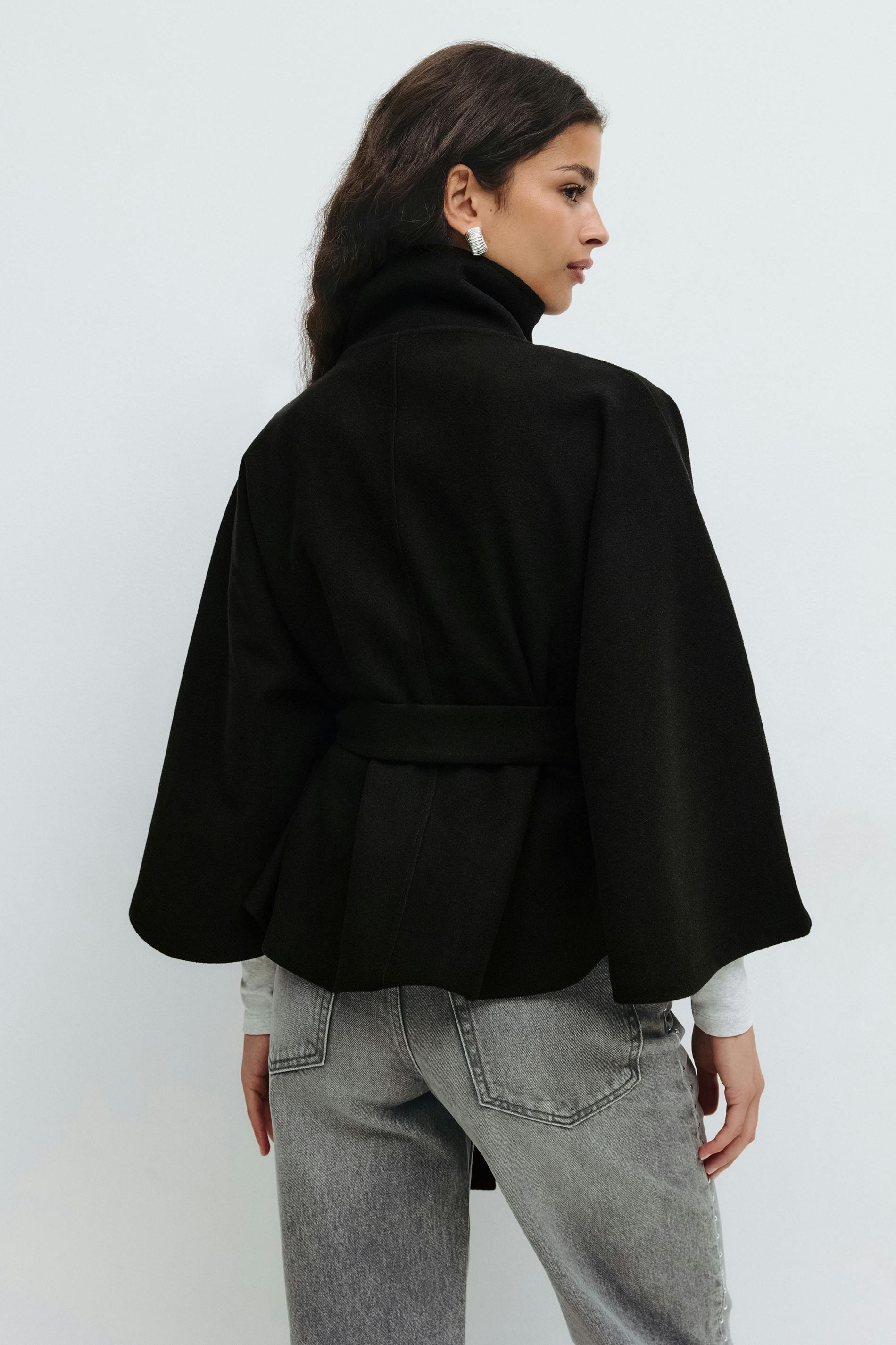 Aria | Elegante Cape Winterjas Dames - Hoge Kraag en Strik Ceintuur