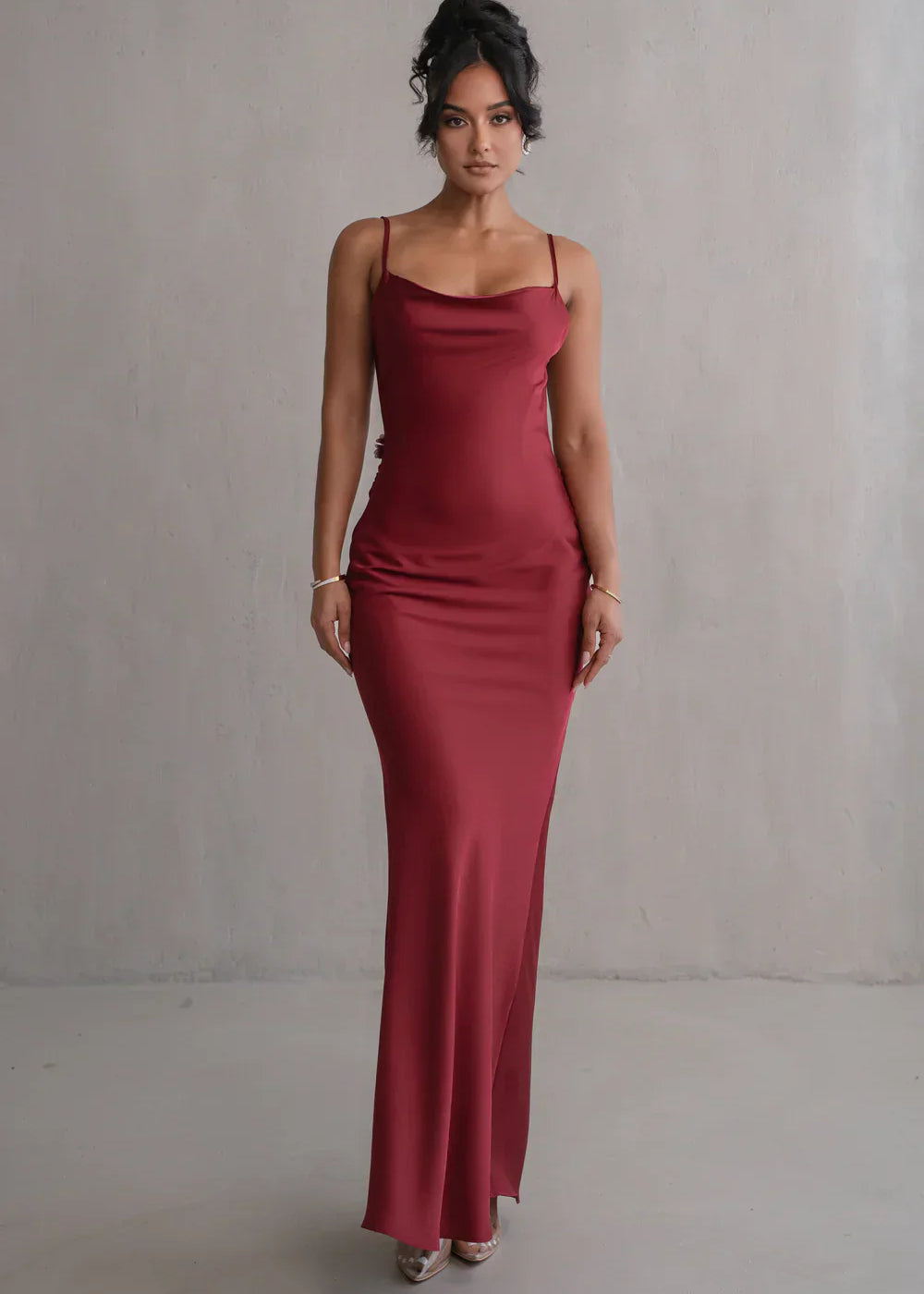 Concetta | Elegante Maxi Jurk met Open Rug en Cowl Halslijn
