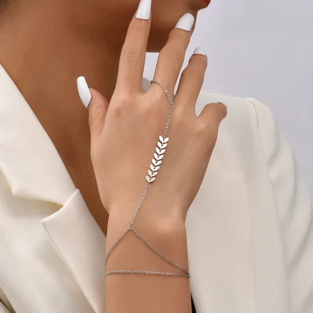 Elicia | Goudkleurige Armband met Ring - Elegant met Verstelbare Sluting