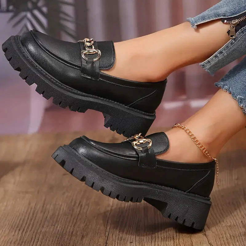 Daisy | Zwarte Chunky Loafers Dames - Luxe Design met Ketting Detail