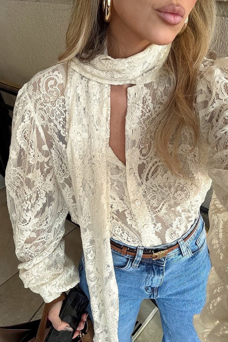 Dunja | Witte Blouse Dames - Doorzichtige Kanten Accenten, Romantisch Strikdetail