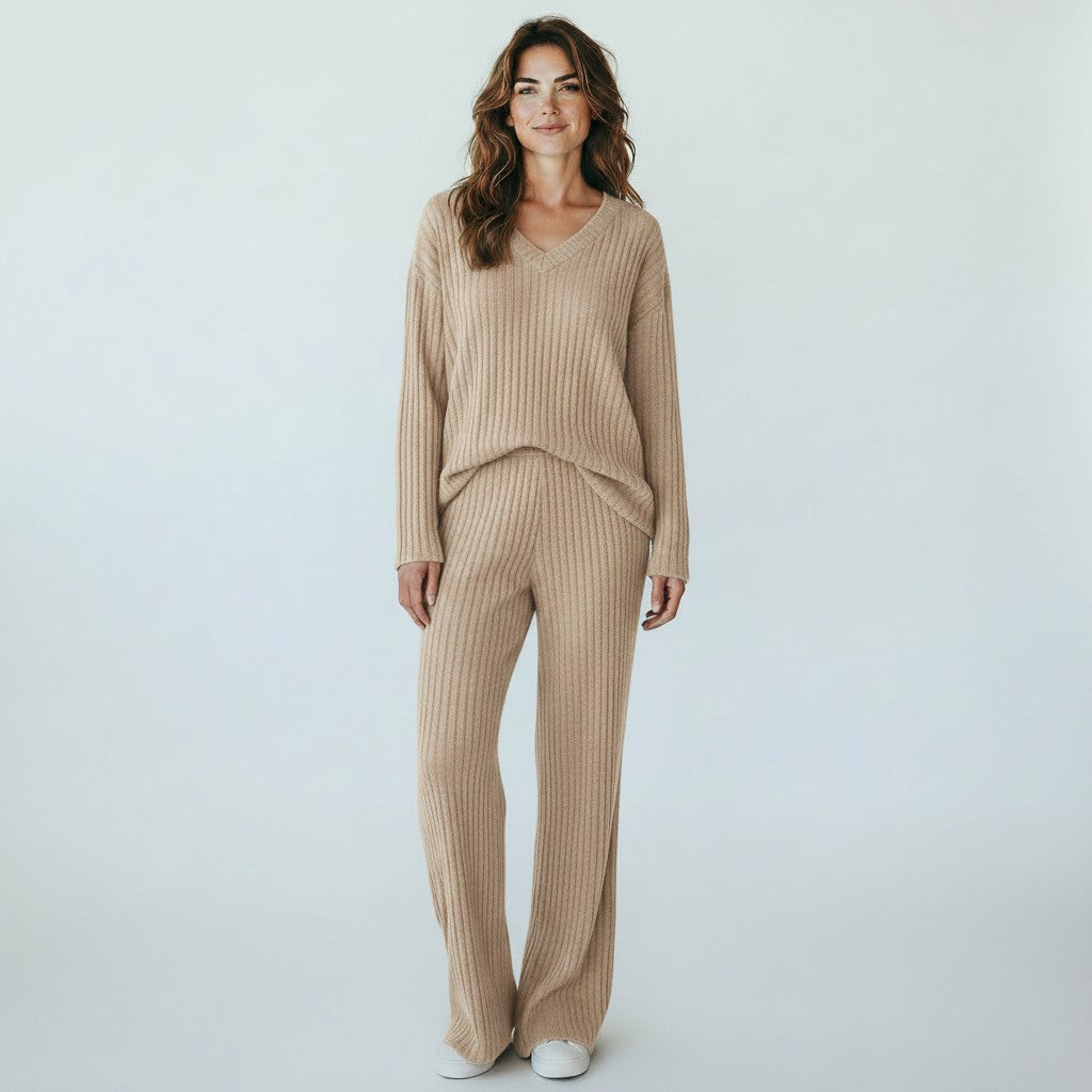 Emmeline | Damesset bovenstuk broek met V-hals wijde pijpen