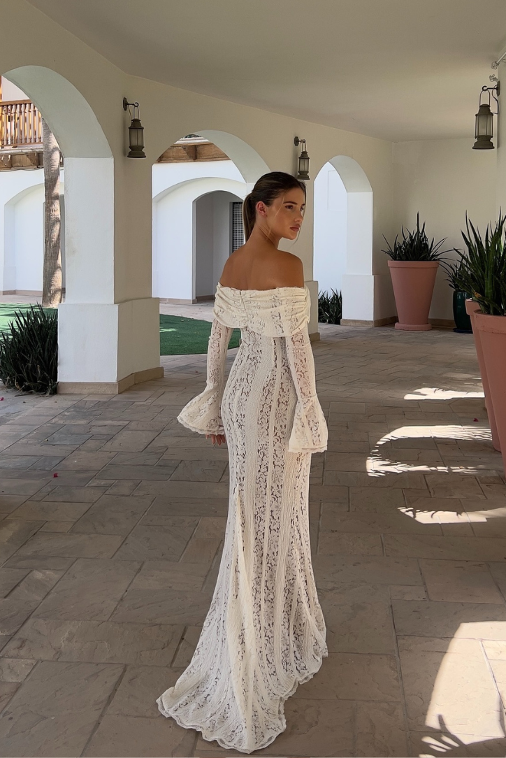 Suus | Luxe Off-Shoulder Maxi Jurk van Kant