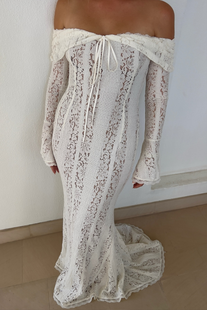 Suus | Luxe Off-Shoulder Maxi Jurk van Kant