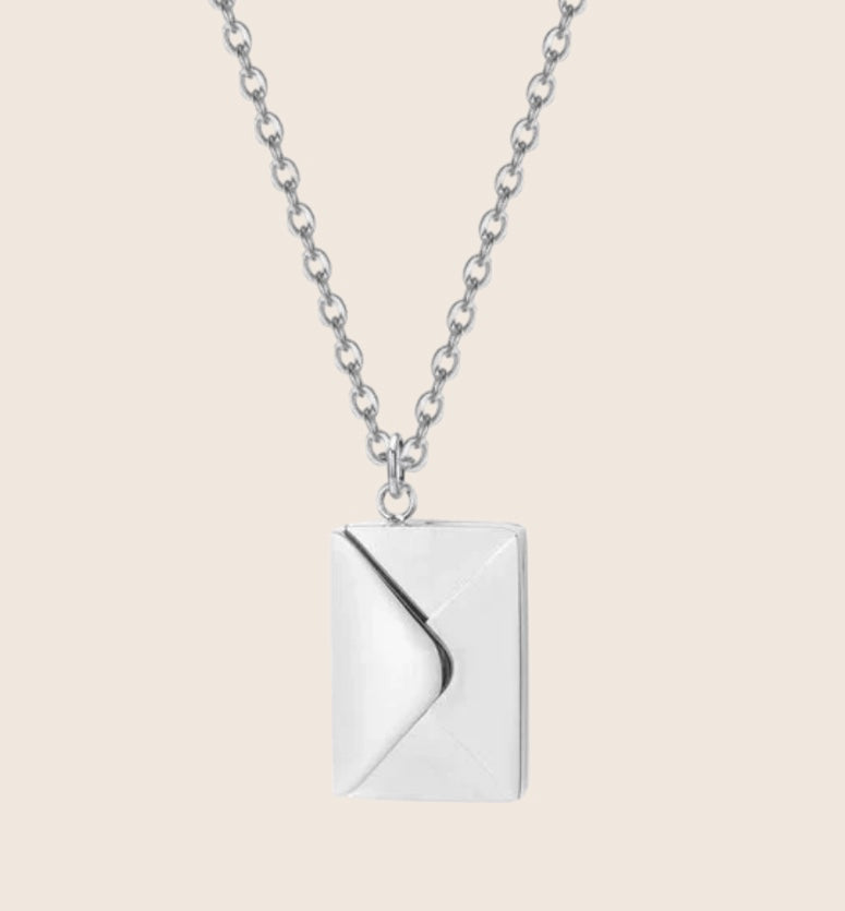 Clara | Dames ketting met envelophanger en boodschap