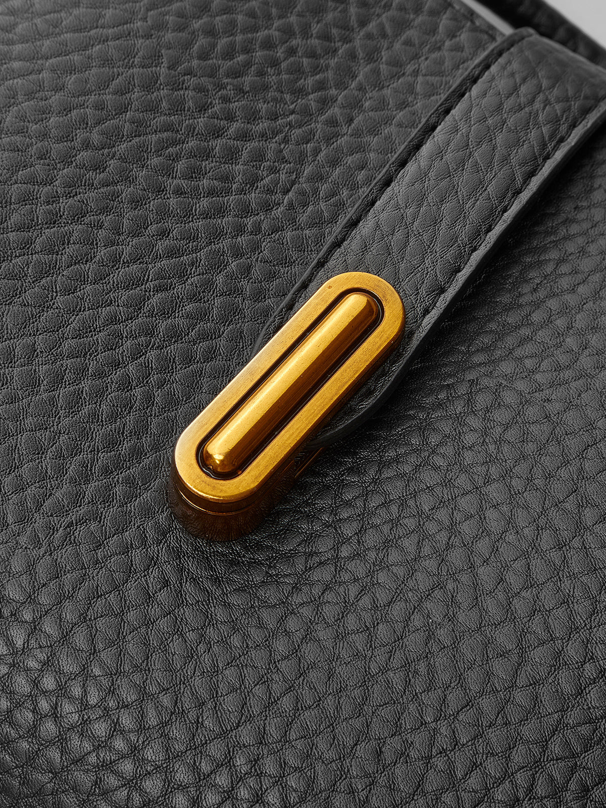 Rana | Zwarte Klassieke Handtas van Leder Look met Gouden Detail – Dames Schoudertas