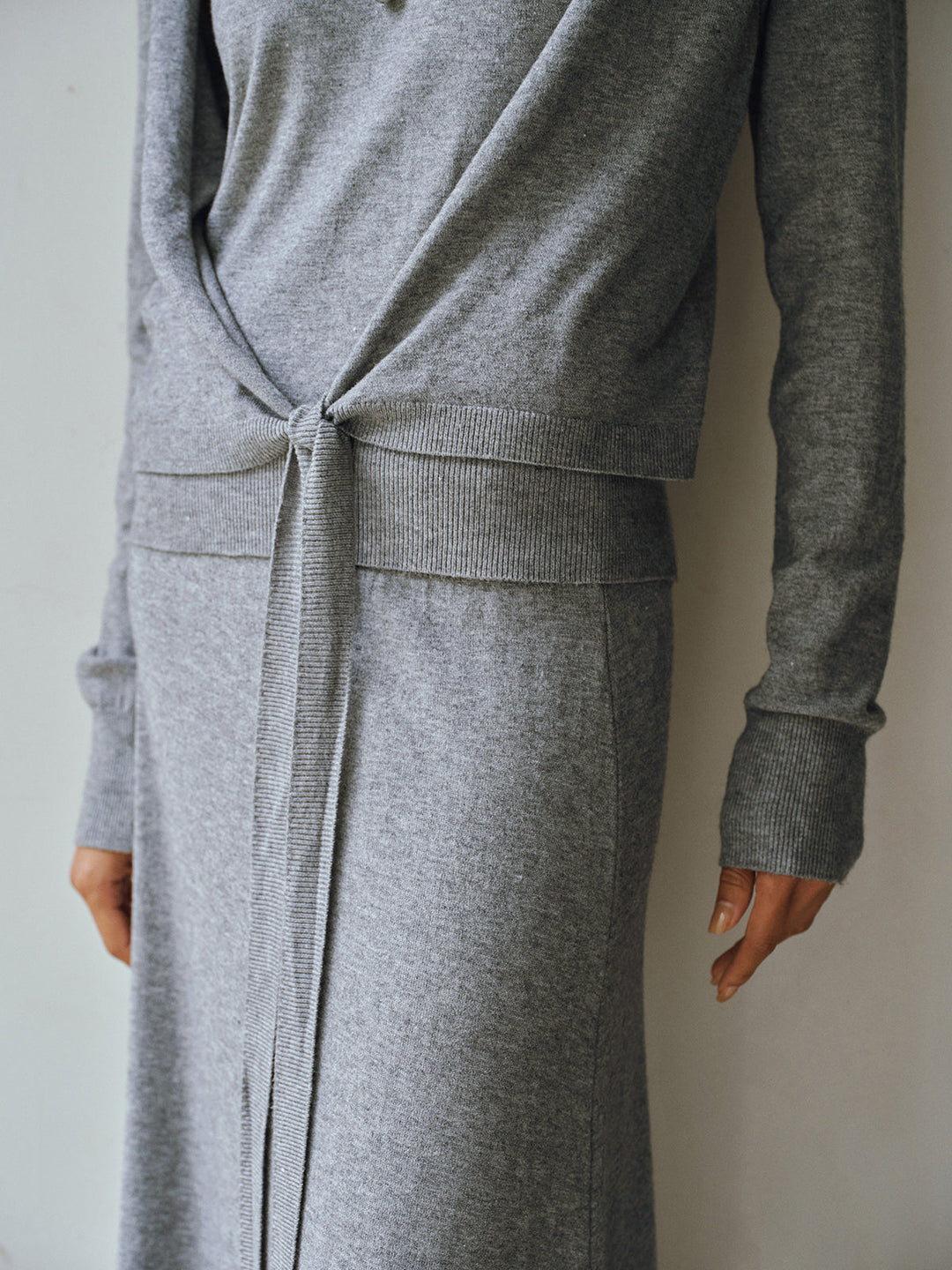 Bibi | Dames set met schouderopeningen strikdetail