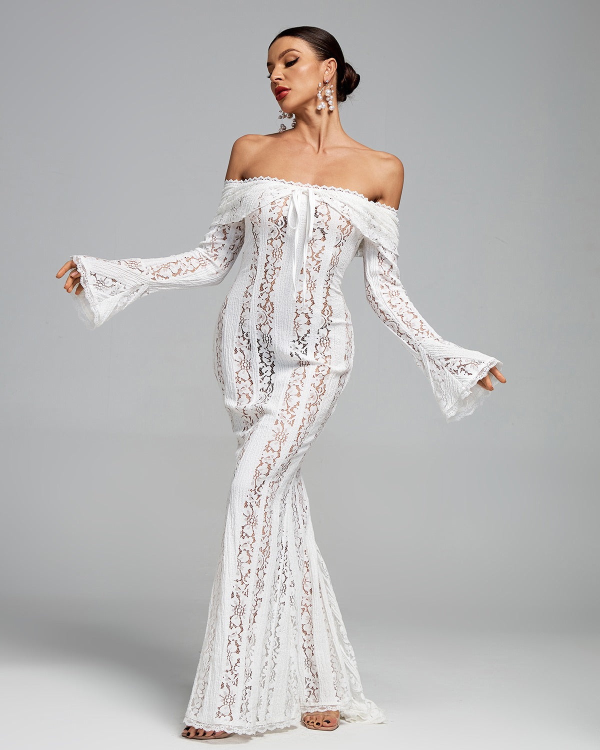 Suus | Luxe Off-Shoulder Maxi Jurk van Kant