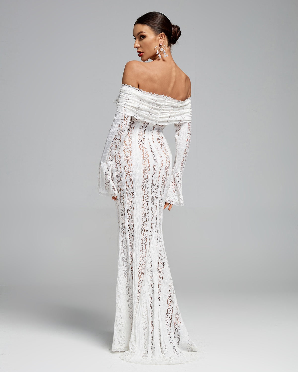 Suus | Luxe Off-Shoulder Maxi Jurk van Kant