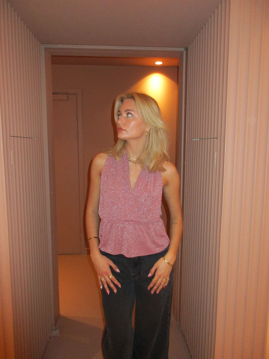 Kayla | Dames halter top met plooien rugopen