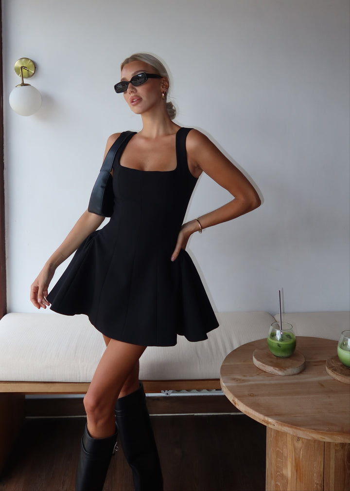 Samantha | Dames jurk met vierkante hals ritssluiting