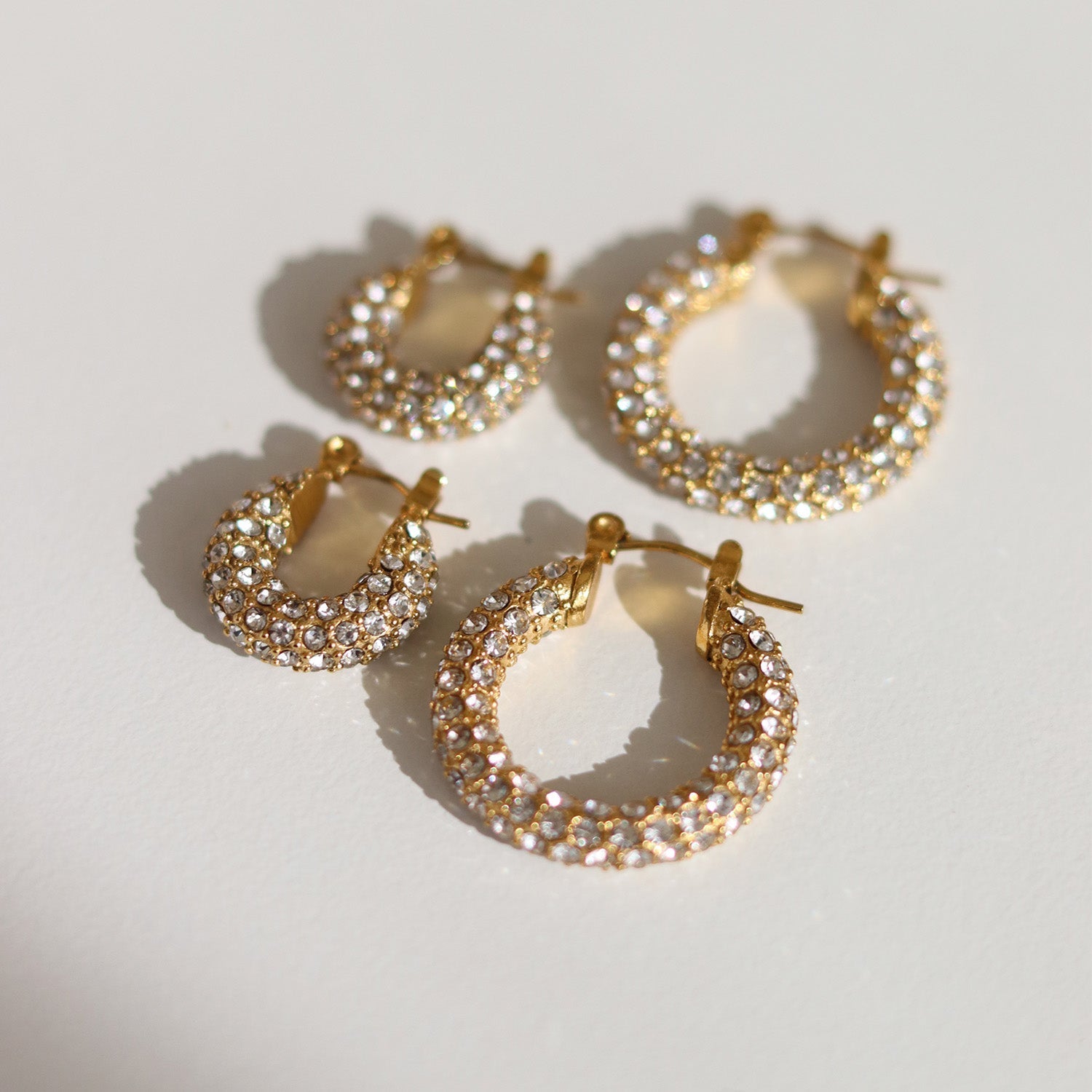 Judie | Elegante Hoops Oorbellen met Zirconia Steentjes