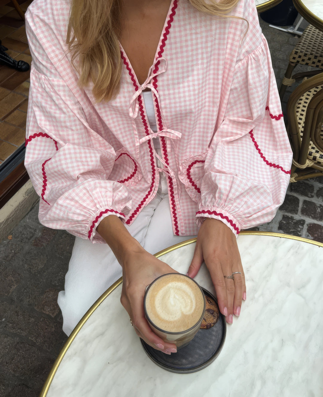 Esther | Dames zomertop met hartjesprint en knoopsluiting