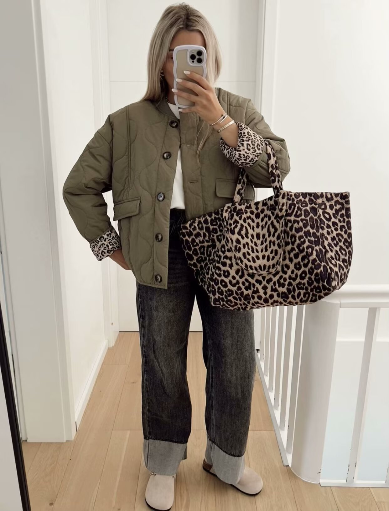 Leonne_Luxe_Tussenjas_met_Trendy_Stiksels_-_Luipaard_Print4.png