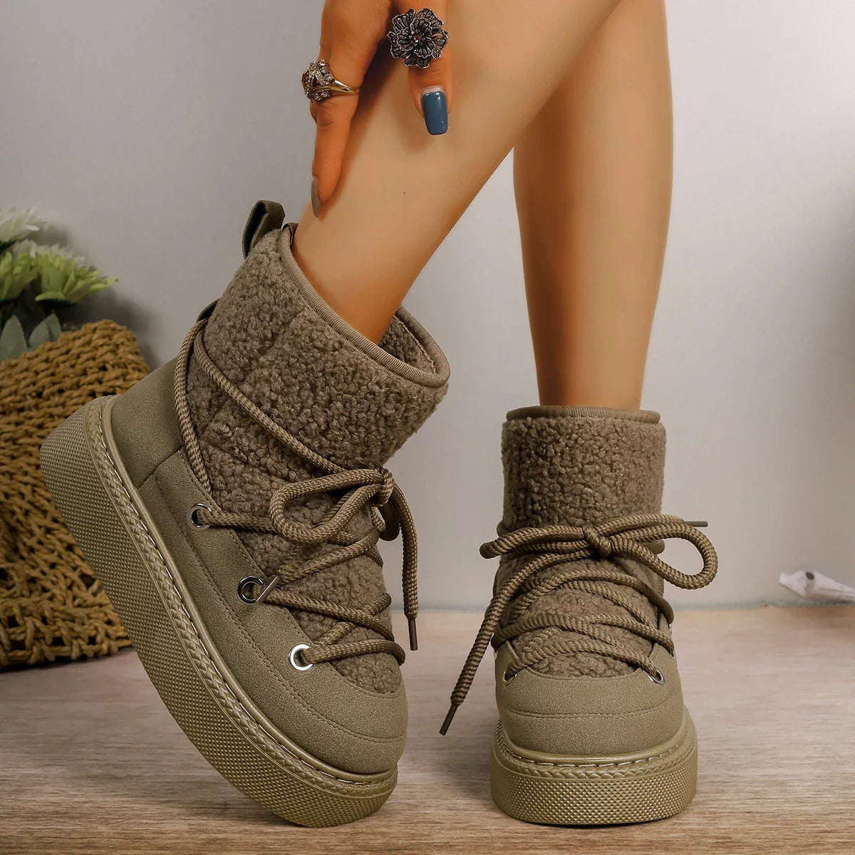 Holly | Dames Enkellaarzen  - Platform Pantoffels met Veters en Sherpa Afwerking