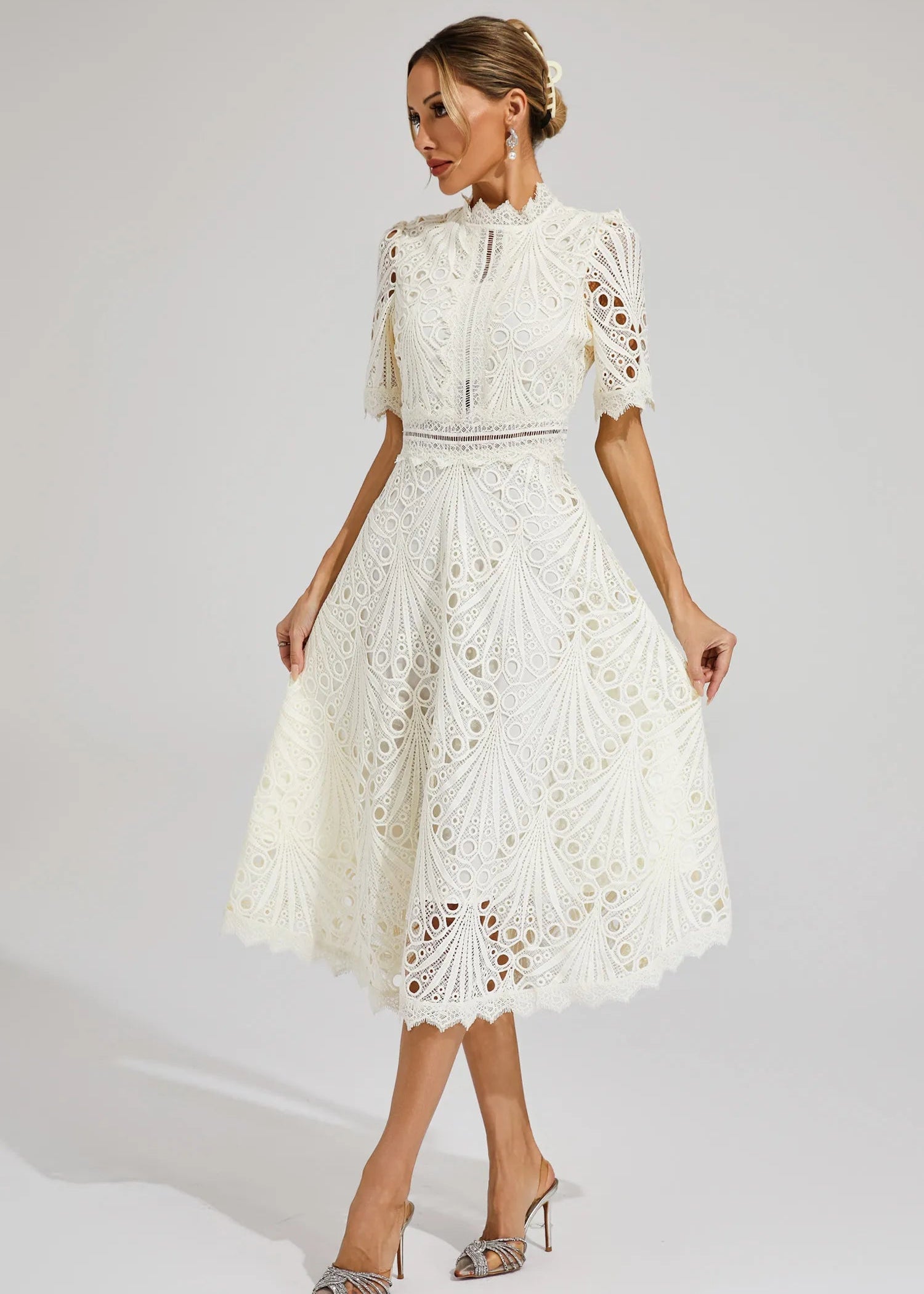 Lina___Dames_Midi-jurk_-_Delicaat_Kant__Elegant_en_Flatterend_1.jpg