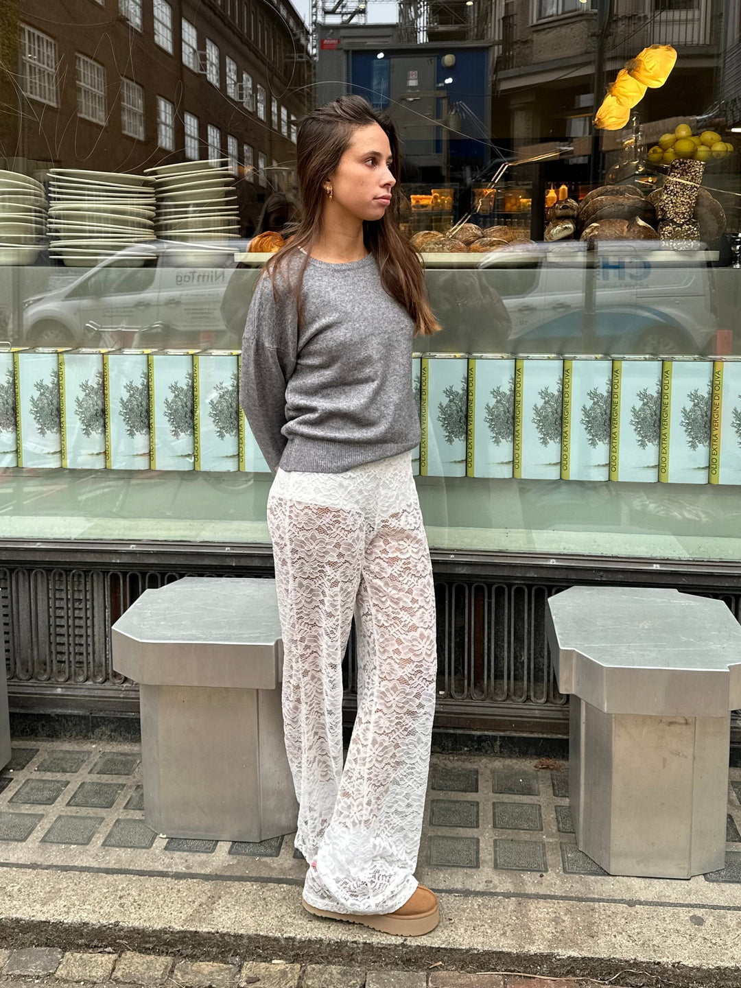 Ariana | Dames broek met kant en flared pijpen