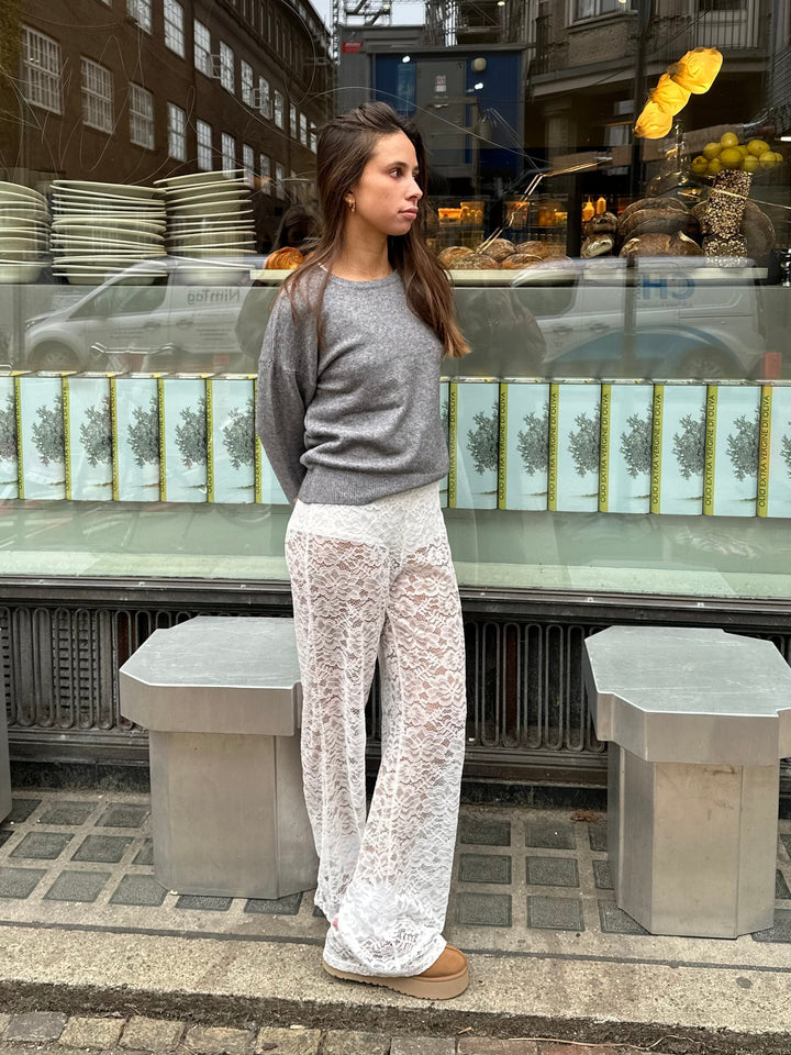 Ariana | Dames broek met kant en flared pijpen