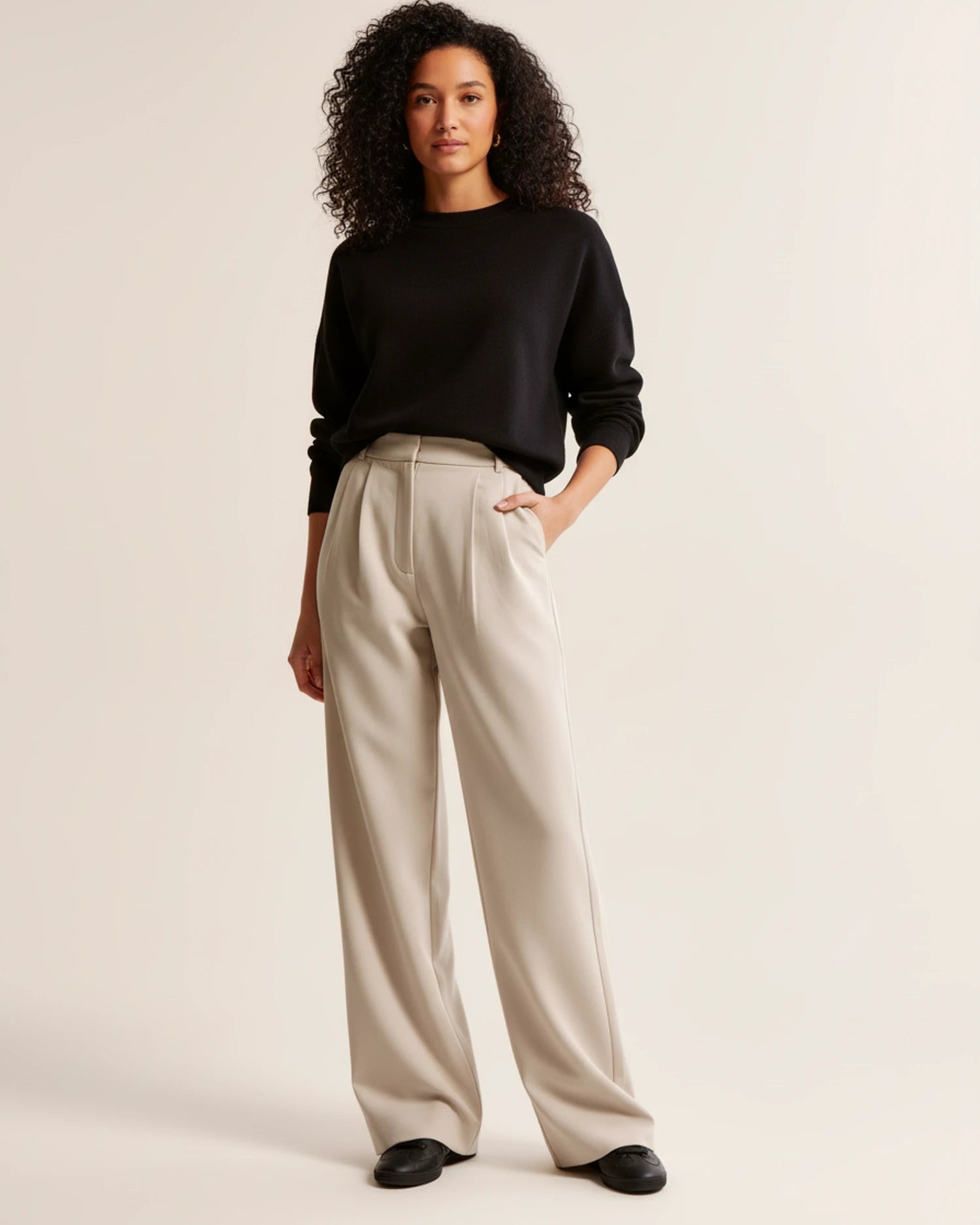 Mova___Zwarte_Damesbroek_Hoge_Taille_-_Geplooide_Pijpen__Elegant_0.jpg
