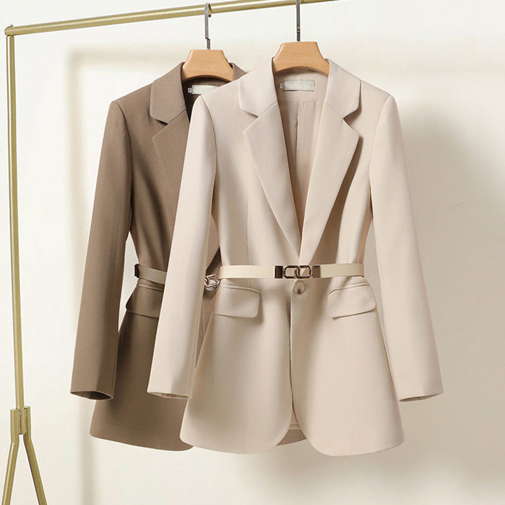 Adeline | Dames blazer met ceintuur en getailleerde pasvorm