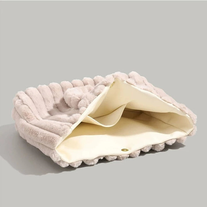 Mariana | Dames schoudertas met pluche en gevlochten handgreep